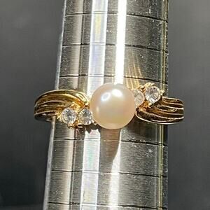 Avon Faux Pearl & Clear Rhinestone Ring Gold Tone Size 9 Vtg Retro